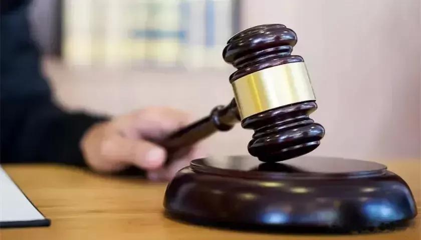 一对5旬夫妇不顾正在上大学的儿子反对，硬是生了个二胎，说是给儿子将来多个依靠。可