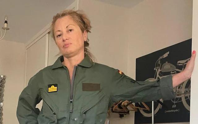 兵器影像 北约指挥部的涉俄桃色事件北约指挥官因在Tinder上结识女友引发间谍恐