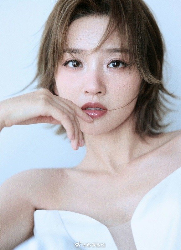 唐艺昕加盟乘风心情很曼妙 从剪影图就感受到唐艺昕的舞台魅力了，官宣消息一出心情立