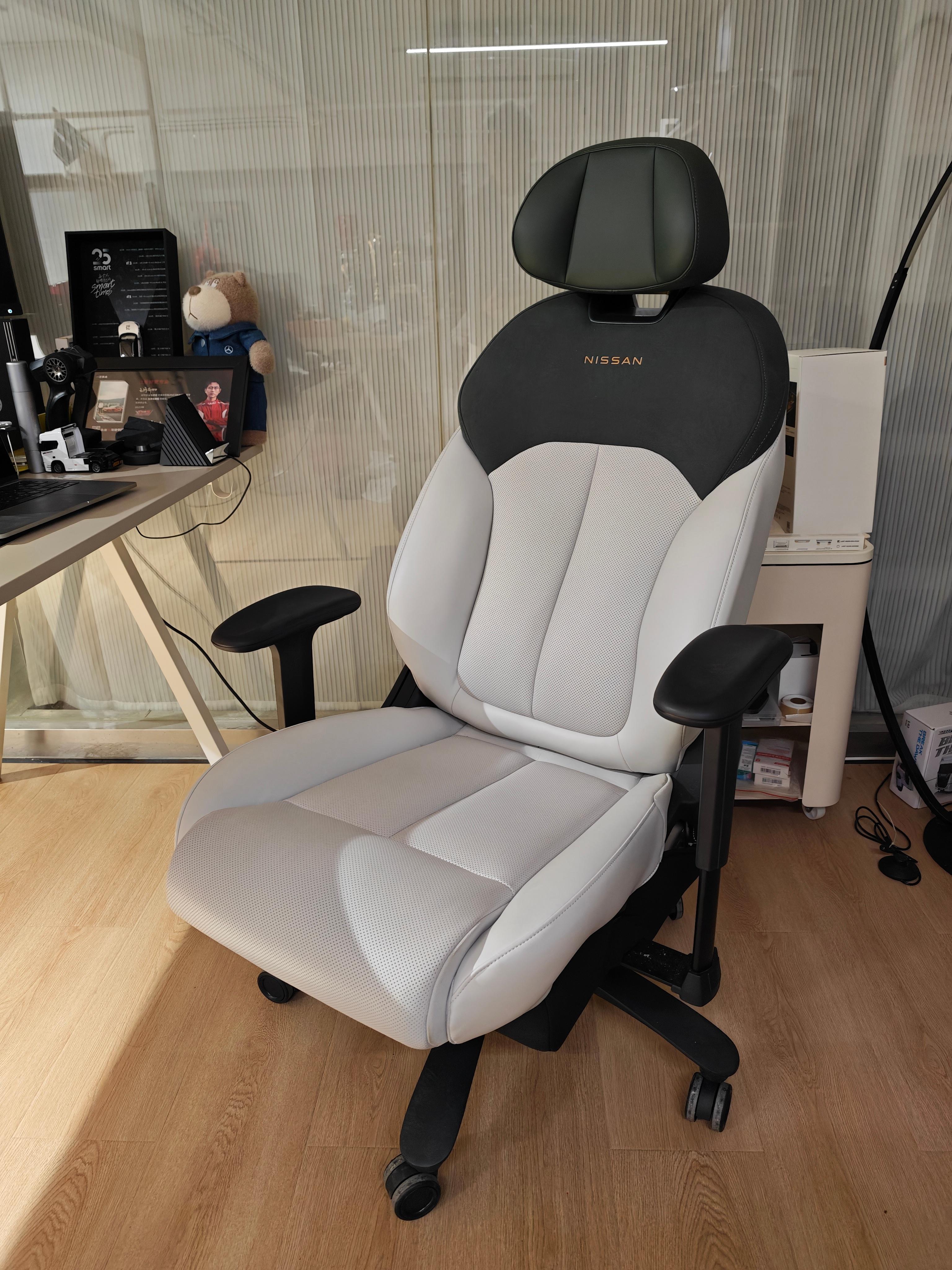 沙发厂东风日产送的AI零压座椅，这个冬天简直是神器！深圳冬天没暖气的，谈不上冷，