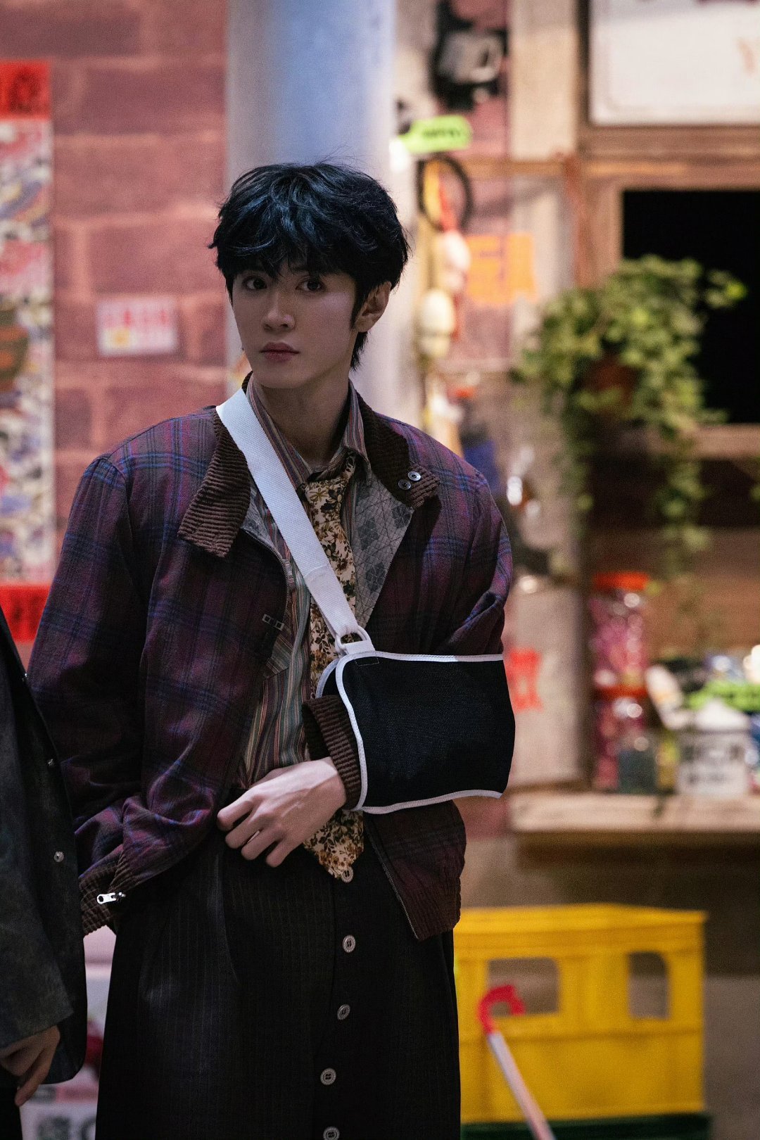 陈哲远独臂也能当猛男焰火镇谜案高能打捞现场！陈哲远单手发力超给力，拉着大张伟协助