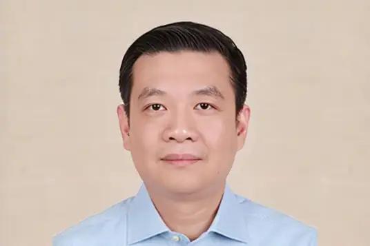 中国邮政集团新来一个副总经理，从中国联通调来，不多见。据中国邮政集团官网消息，中