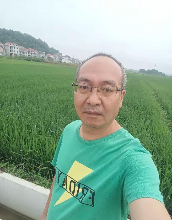 你可以有过一段糟糕的经历，但绝对不能过糟糕的人生，命运只负责发牌，洗牌的永远是我
