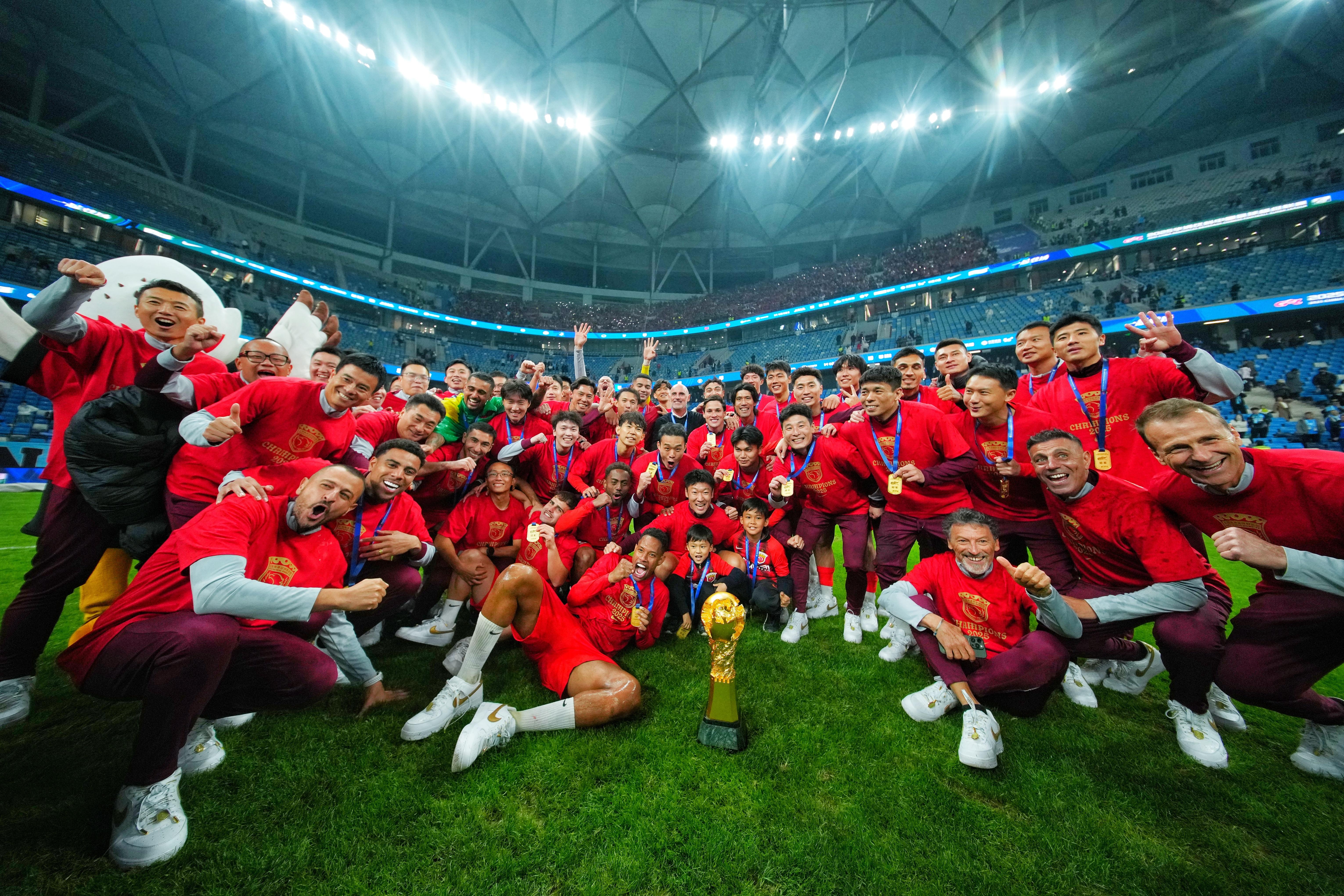 在去年年底还是今年年初的时候，有球迷朋友在直播间问我今年怎么看？我说“明年（赛季