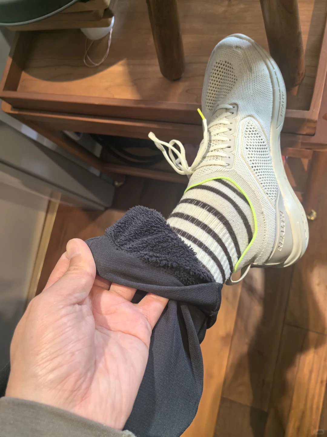 必迈有病吧，只想买条裤子，竟抽到一堆袜子