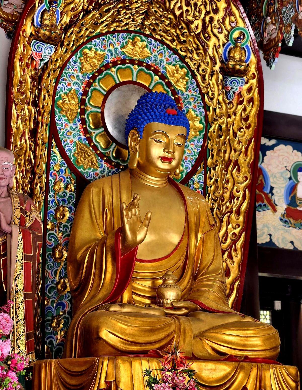 今天是11月19日恭迎药师佛圣诞吉祥日。
药师佛曾发十二大愿，为众生解除疾苦病痛