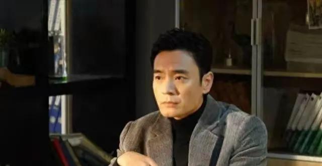 早期被批“借郝蕾上位”“绯闻炒作”，而今甘为家庭淡出名利场，网友调侃：“叔圈顶流