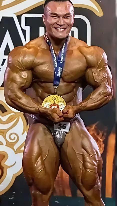 痛心！30岁健美八冠王王昆猝然离世，心脏疾病成遗憾。
 
作为中国健美界的佼佼者