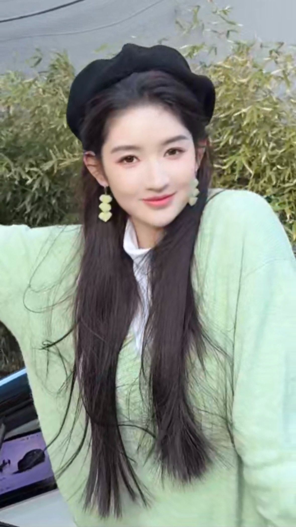 王玉雯 这把冲刘亦菲来的 谁懂啊！王玉雯提车vlog好养眼～绿色穿搭清爽吸睛，温