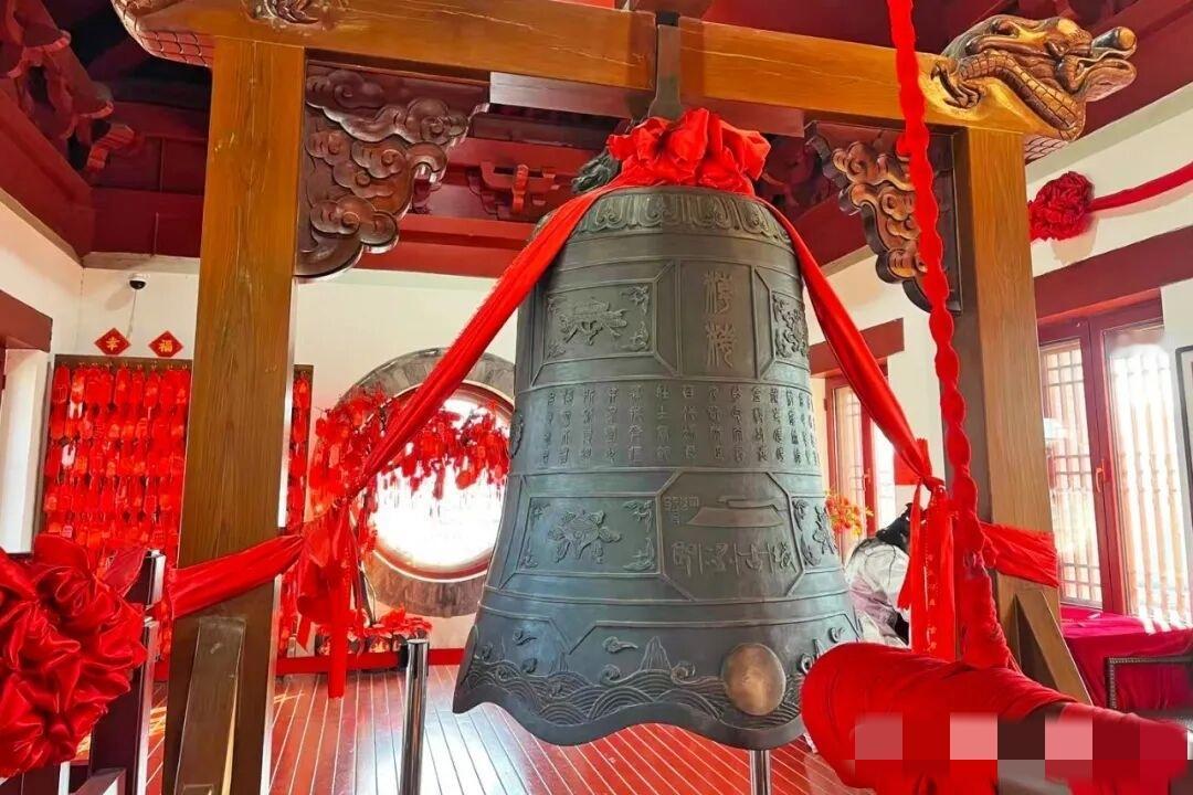 天南地北大拜年即墨古城·古县衙景区东城门楼奎明楼“鸣钟祈福”活动对外开放，春节可