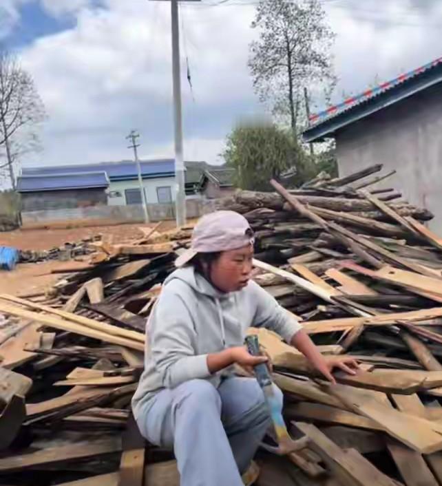 凉山阿吉凭借一张嘴欺骗网红给她捐钱，网红本以为是帮助了一个可怜人，做爱心了，没想