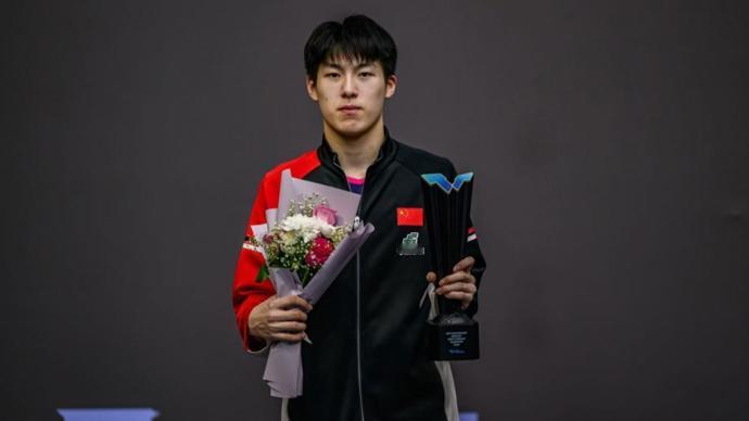 温瑞博拿个双冠王，我想王励勤今夜一定是笑着笑把眉头紧锁了[哈欠]世乒赛名单已经公