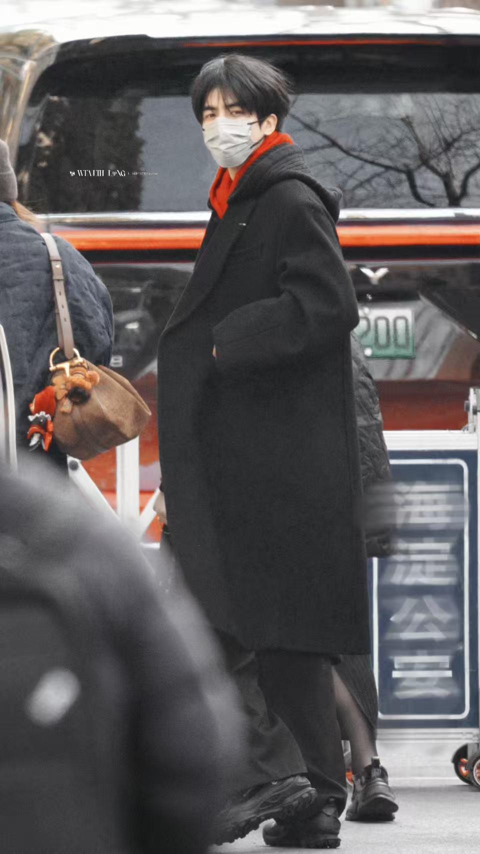 宋威龙马年春晚二次联排 从矜贵霸总到春晚顺毛乖宝，宋威龙这波切换太绝了！路透里的