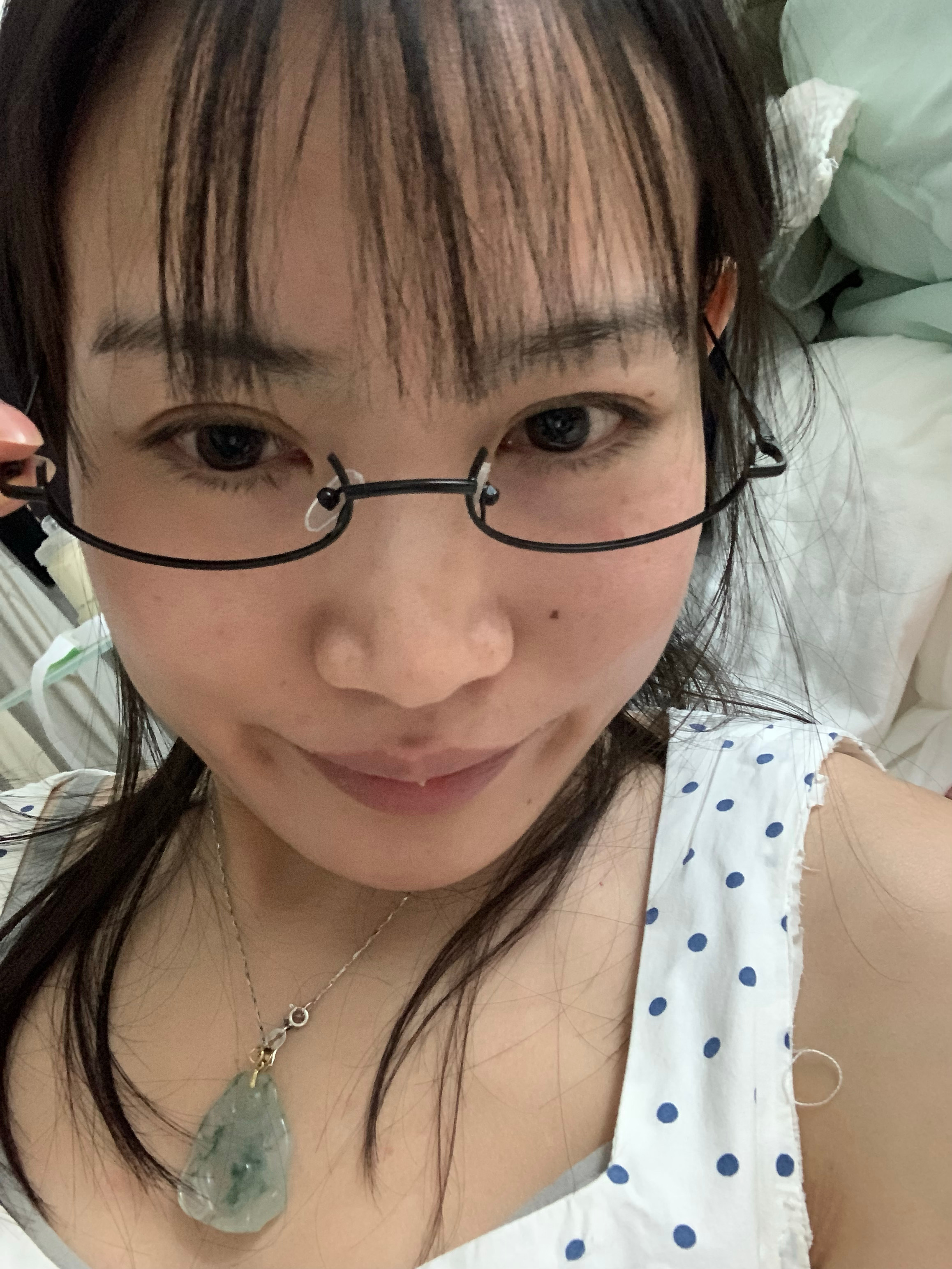 高跟鞋感觉还挺好看的显腿细[打call]最近好像又瘦回了一点点但是面包和肉我都好