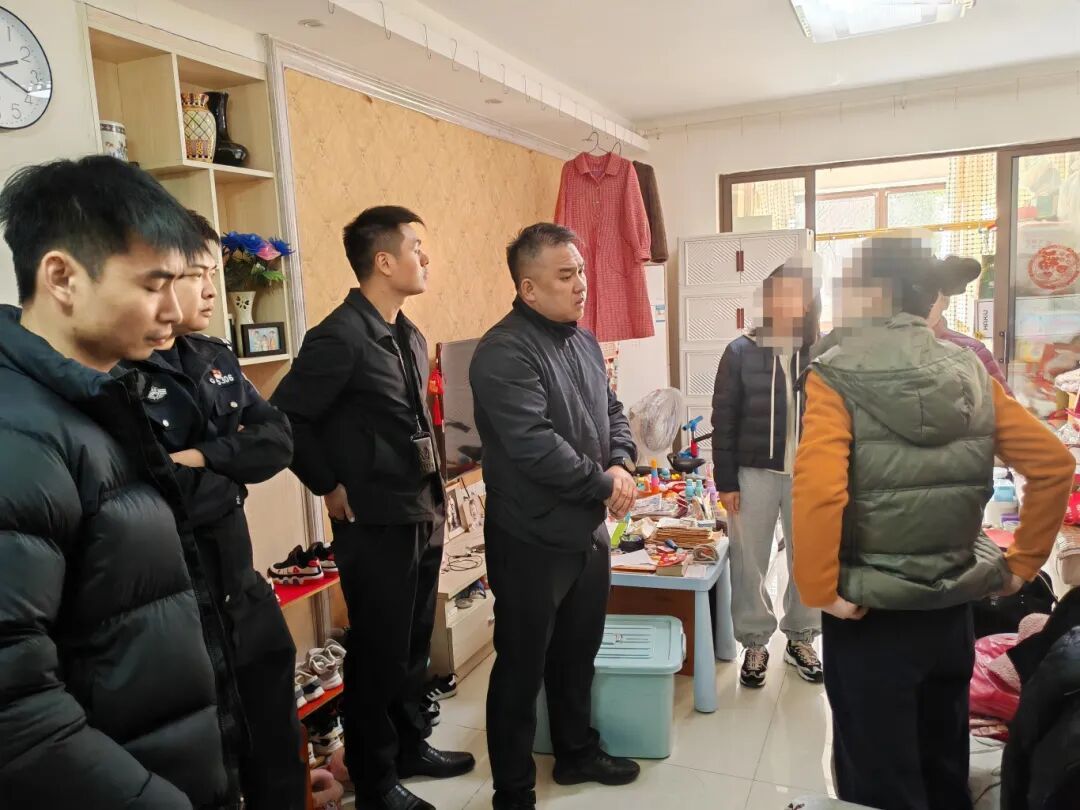 “你谈恋爱了？”民警一句问话保住两袋钱！