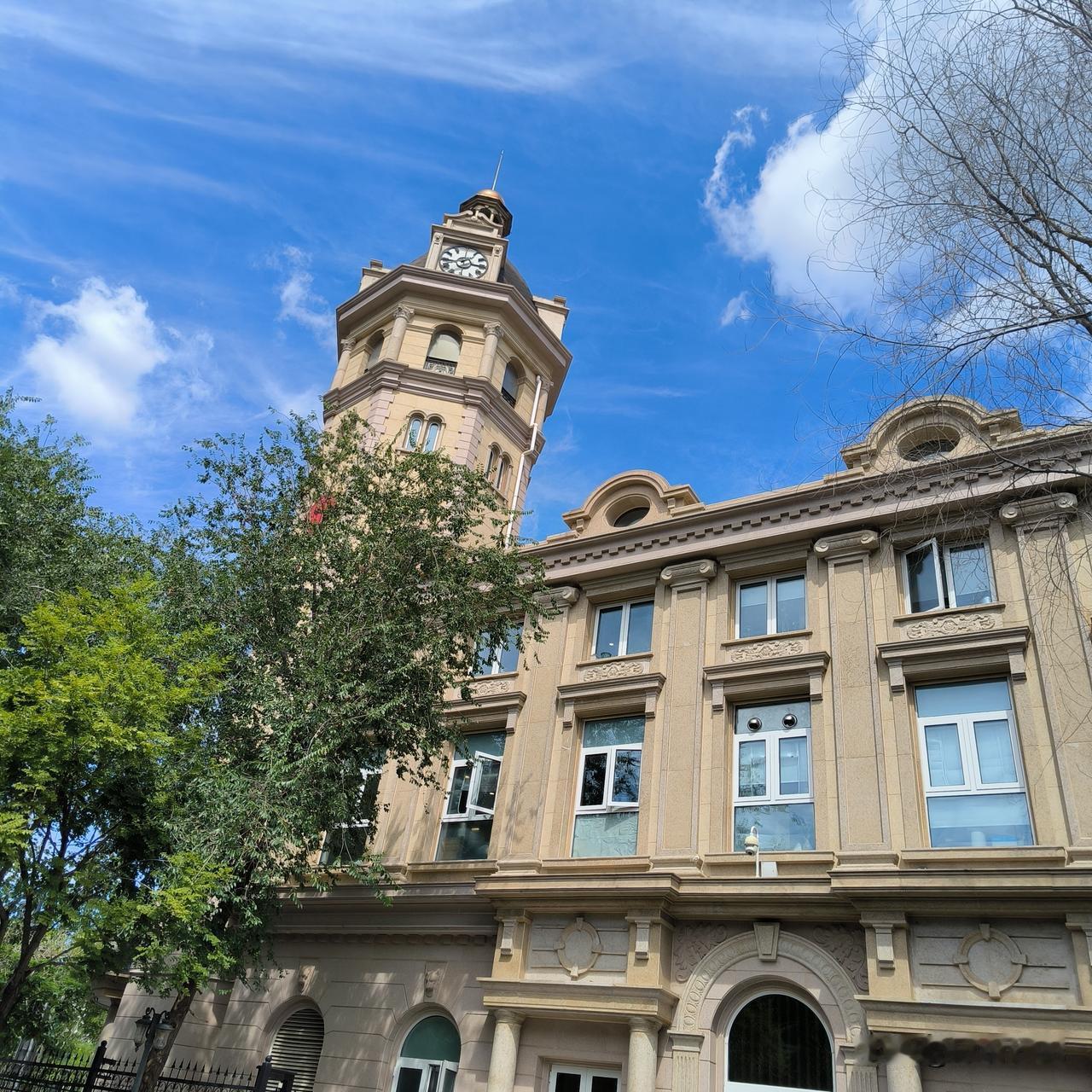 有许多东西，年轻时候很痴迷，如今根本不在意了

读大学的时候，有一位舍友谈了恋爱