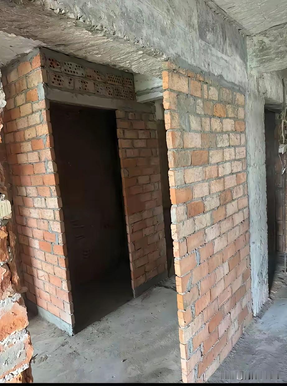 这个墙有什么用，一碰不就倒了[捂脸]