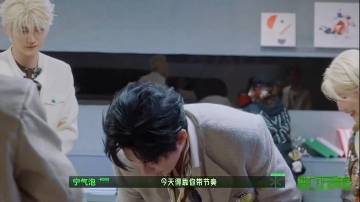 刘宇宁字字句句都在扎金靖的心刘宇宁张凌赫轮流气金靖张凌赫一边靠着周柯宇一边给丁程