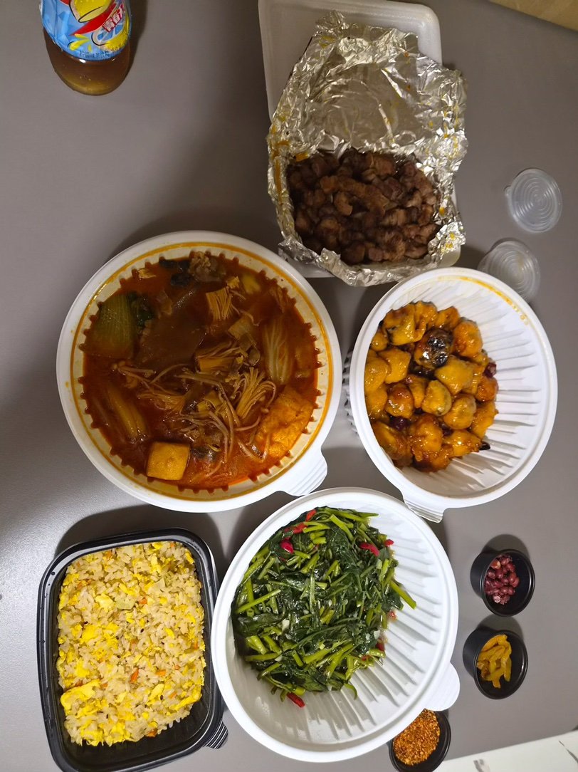他是不是知道我现在快饿晕了 