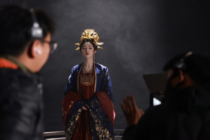 黄羿特别出演金枝  原来黄羿原名黄奕，演完爆火的女帝篇无缝进《金枝》，资源太能打