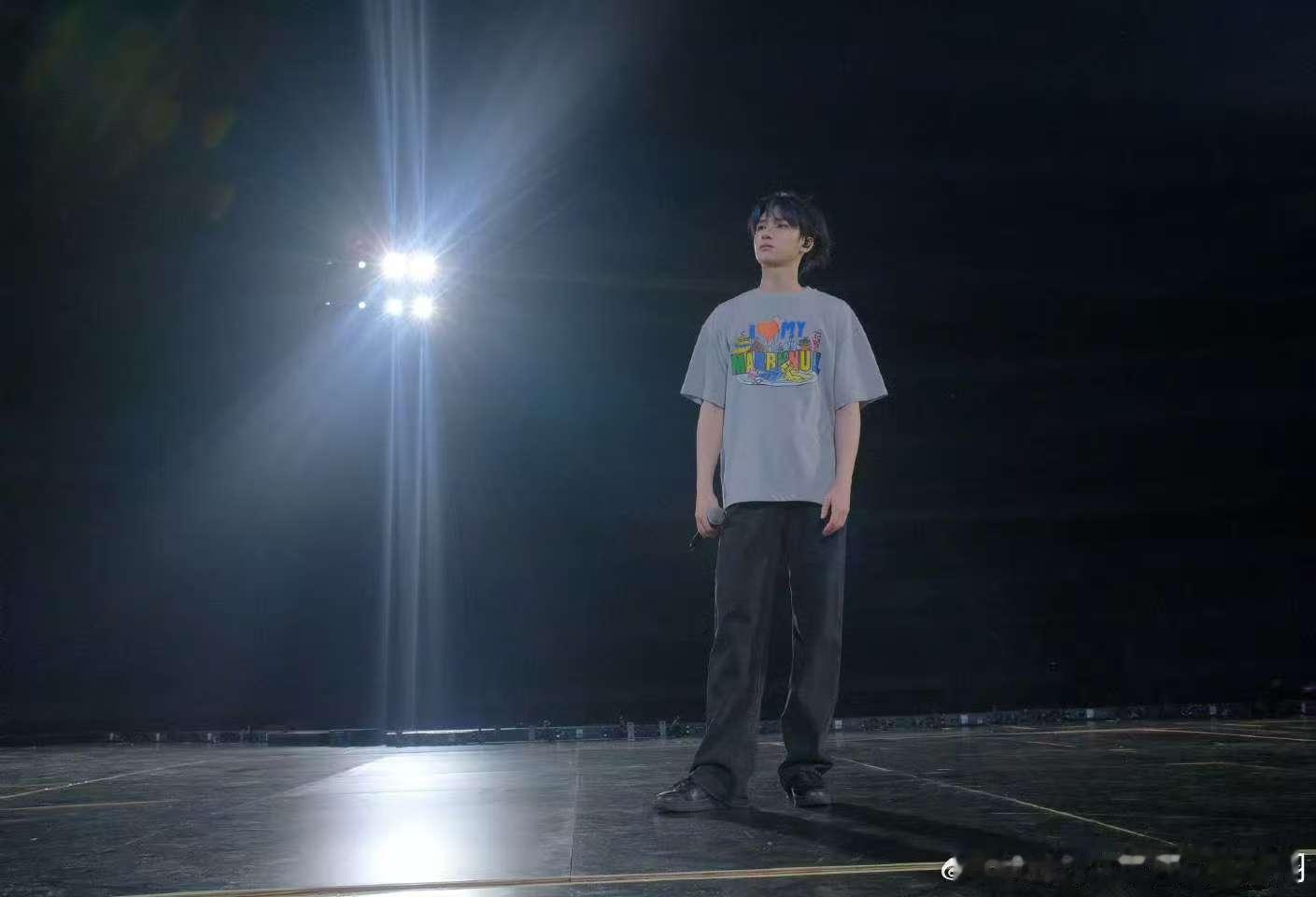 严浩翔预告solo曲严浩翔预告自己唱亢奋严浩翔预告自己唱亢奋 开始亢奋！ ​​​