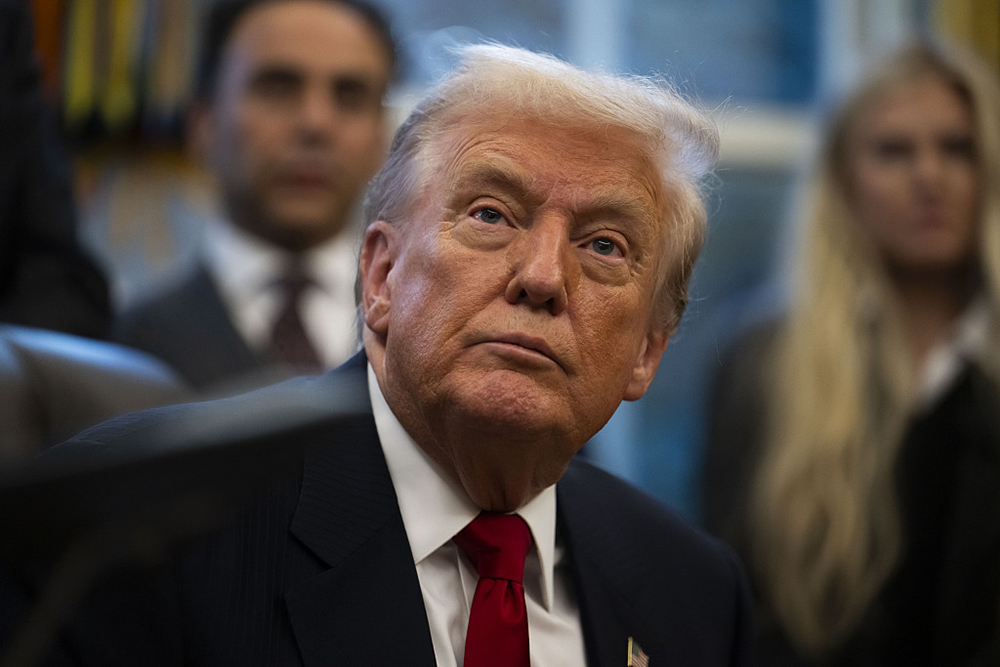 特朗普在最近三个月内购入价值8200万至3.37亿美元的债券，包括市政债券及奈飞