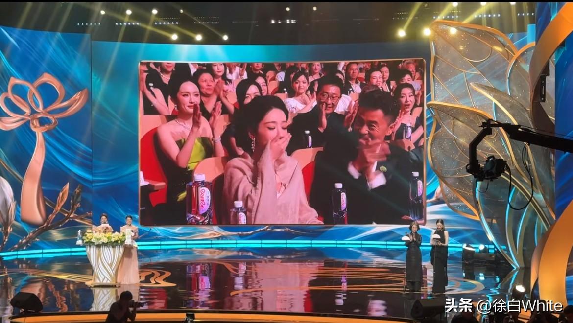 6月26日，恭喜杨紫获白玉兰视后！
杨紫想要，杨紫终于得到，连续三年提名，今年终