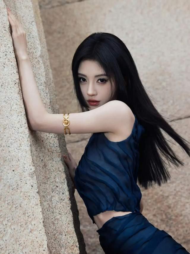 不知道啊 我姐姐烟熏妆可没被嘲笑过鞠婧祎