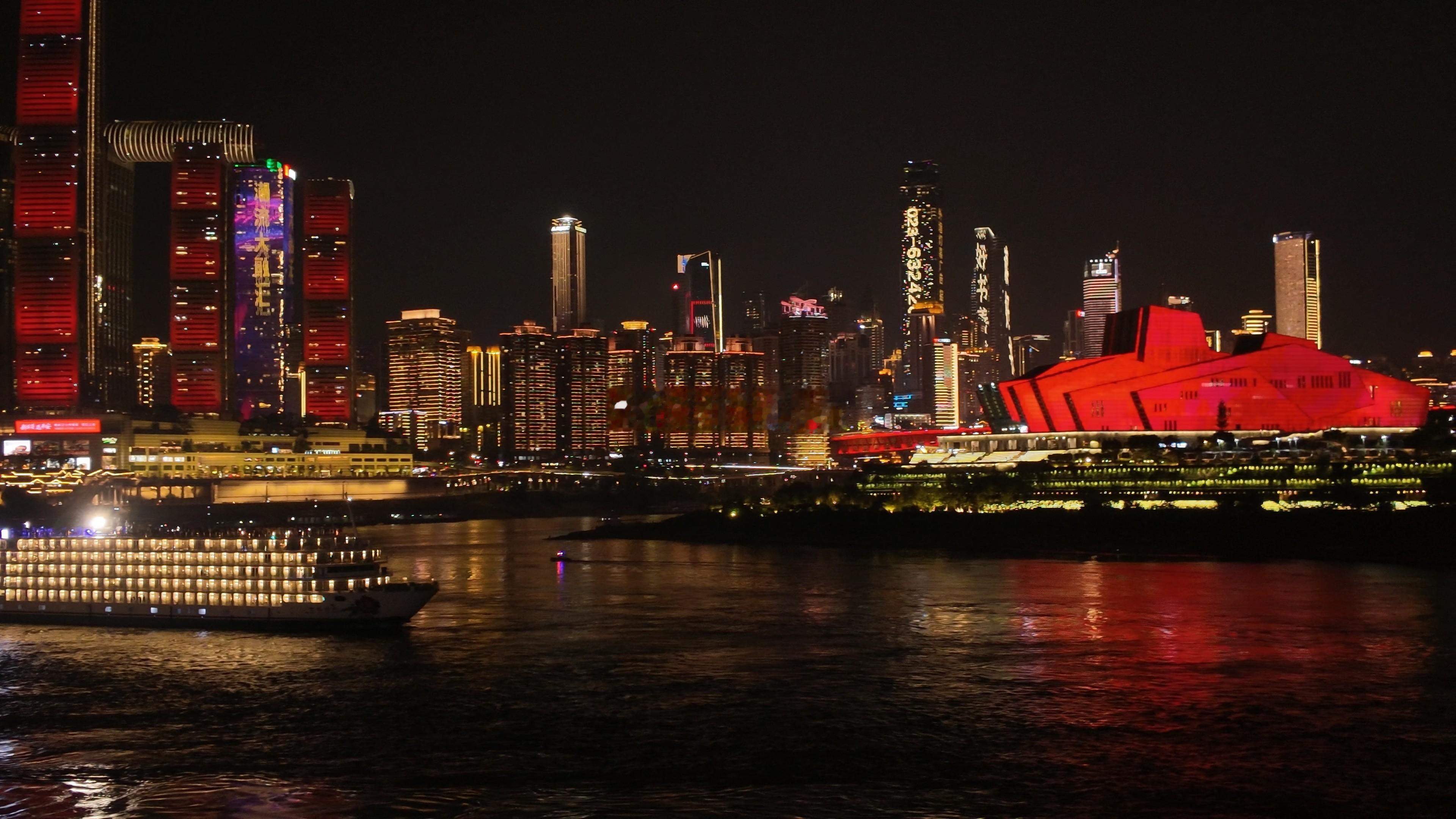 遭咯！看见很顶的夜景也没感觉了，小时候港剧看多了，幻想着长大变成都市丽人，下班美