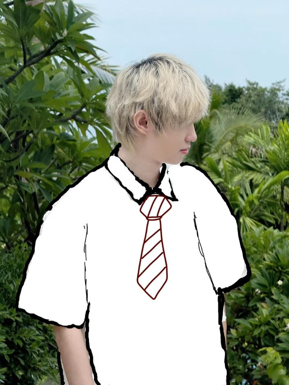 娱乐[超话]一诺给自己画衣服一诺老艺术家与海一诺老艺术家与海，咋那么逗 ​​​