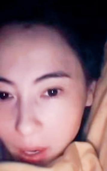 2026年1月14日，张柏芝发布了一段素颜早起的日常视频。视频中，她身着舒适家居