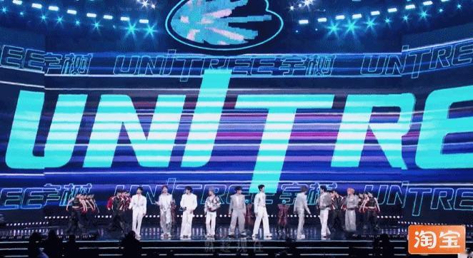 十个勤天果敢舞台好燃十个勤天《果敢》舞台直接燃炸微博之夜！和宇树机器人硬核斗舞，