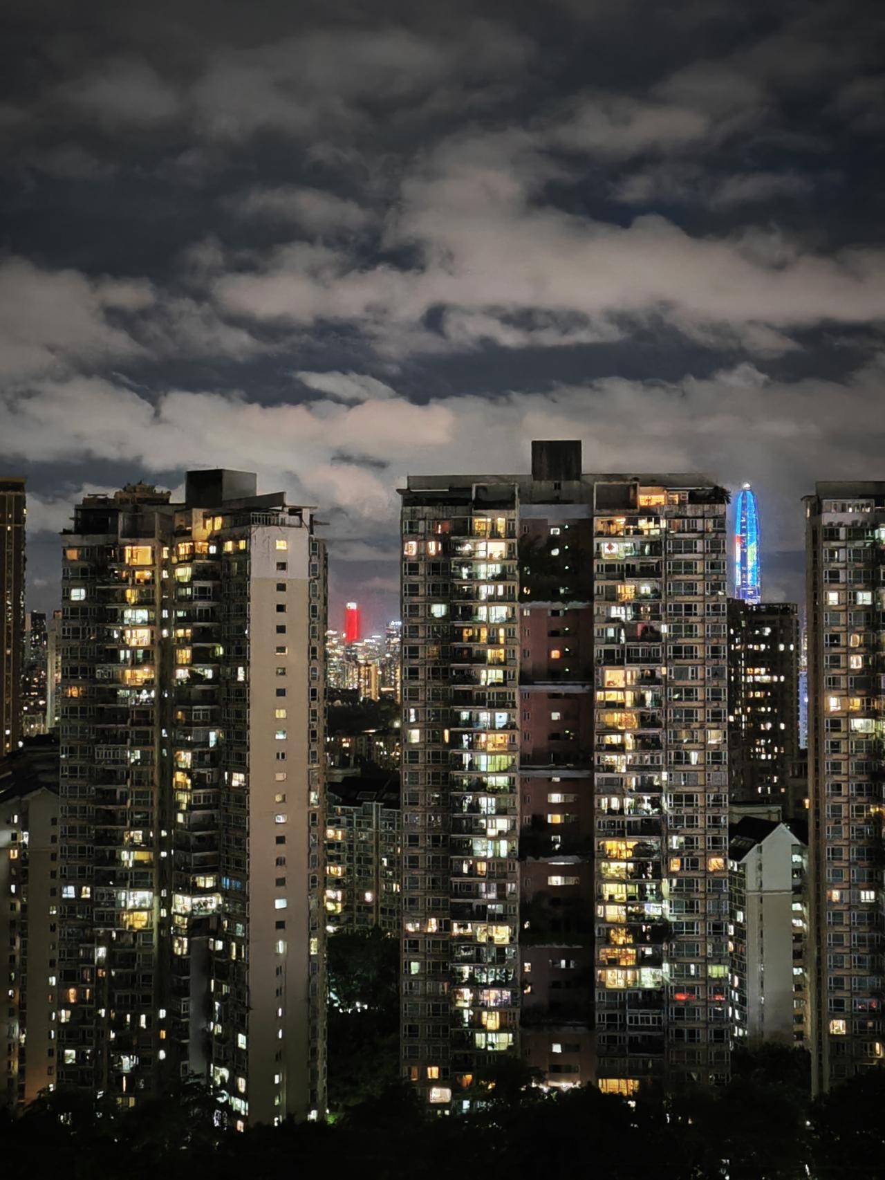 大暴雨之后的深圳夜景，看见了蓝天白云，通透！