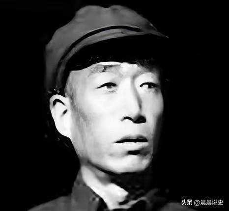 1941年，太行神枪手李殿冰掩护群众转移后，再回山上潜伏，看到山脚下行进的敌人队