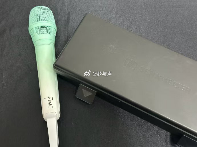 付思超北影节Tonight舞台 《Tonight》旋律一响起来我整个人就跟着晃了