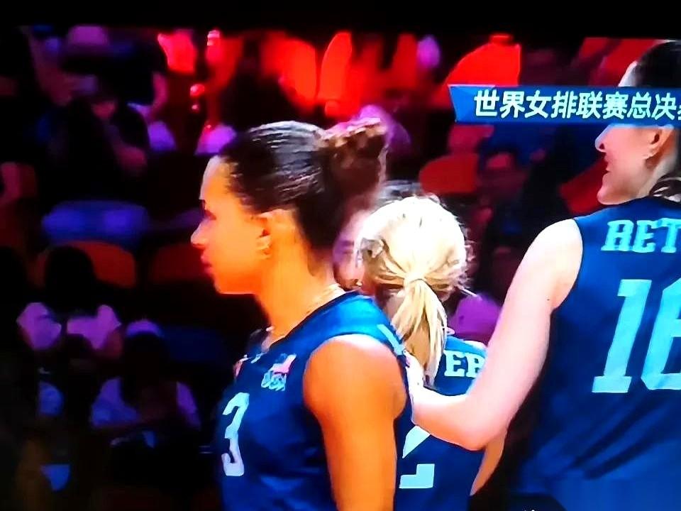 谁能想到，堂堂常规赛排名第一的队伍，底牌竟然这么薄？
对，说的就是美国女排。
纯
