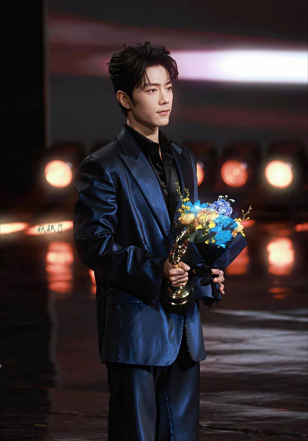 研究肖战越久，越觉得他可怕。他的可怕，不在于流量断层，而是那种“人行合一”的稳定