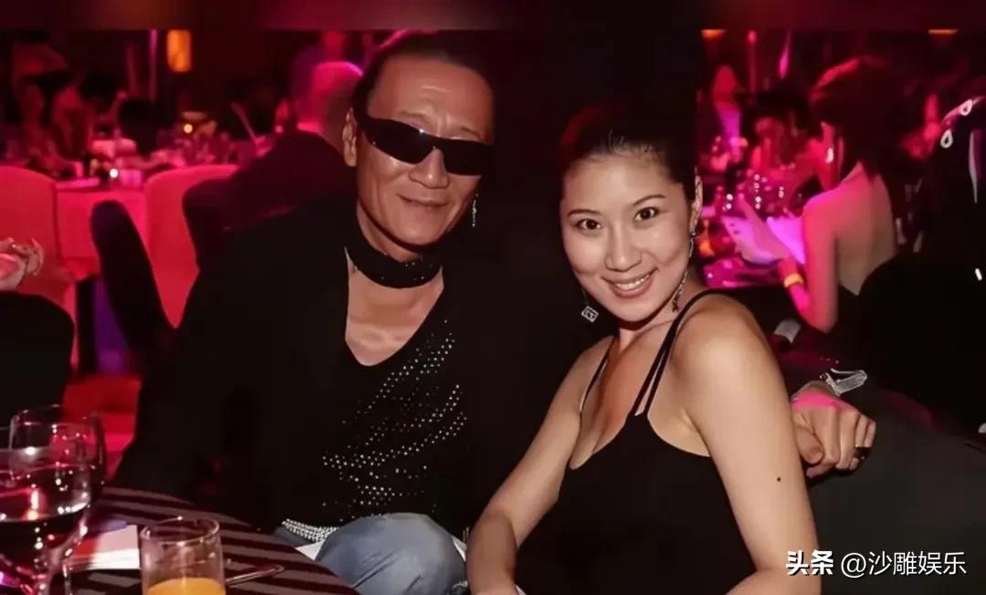 谢贤前女友Coco，又在直播间爆料了！

Coco在直播间讲了一个细节——当年她