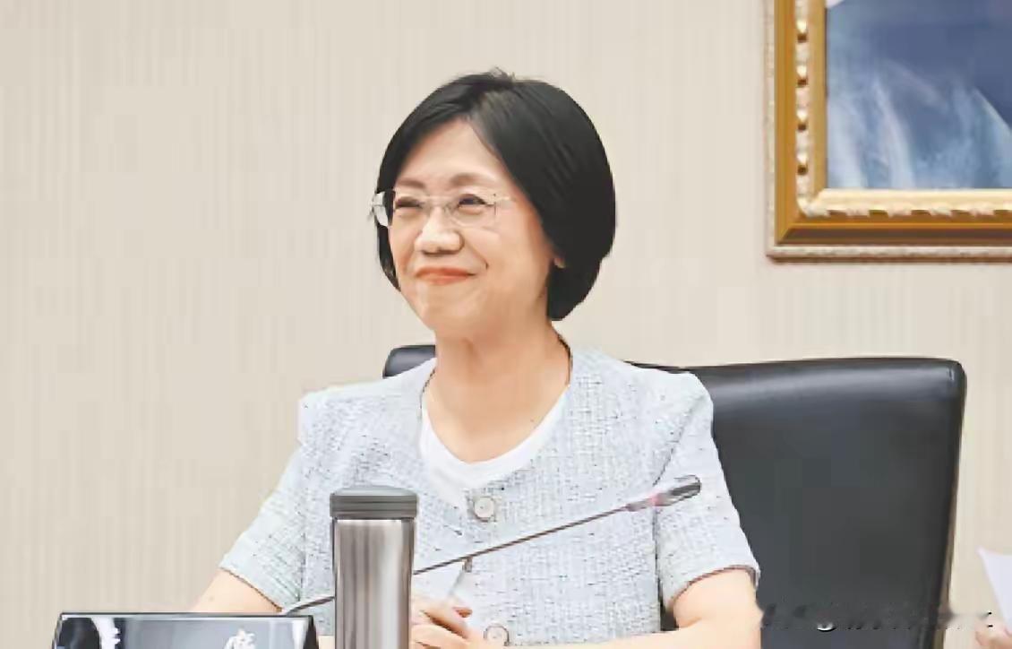 这或许是国民党斗不过民进党的一大缘由吧。
翁晓玲删减赖清德机要费预算，对外承受绿