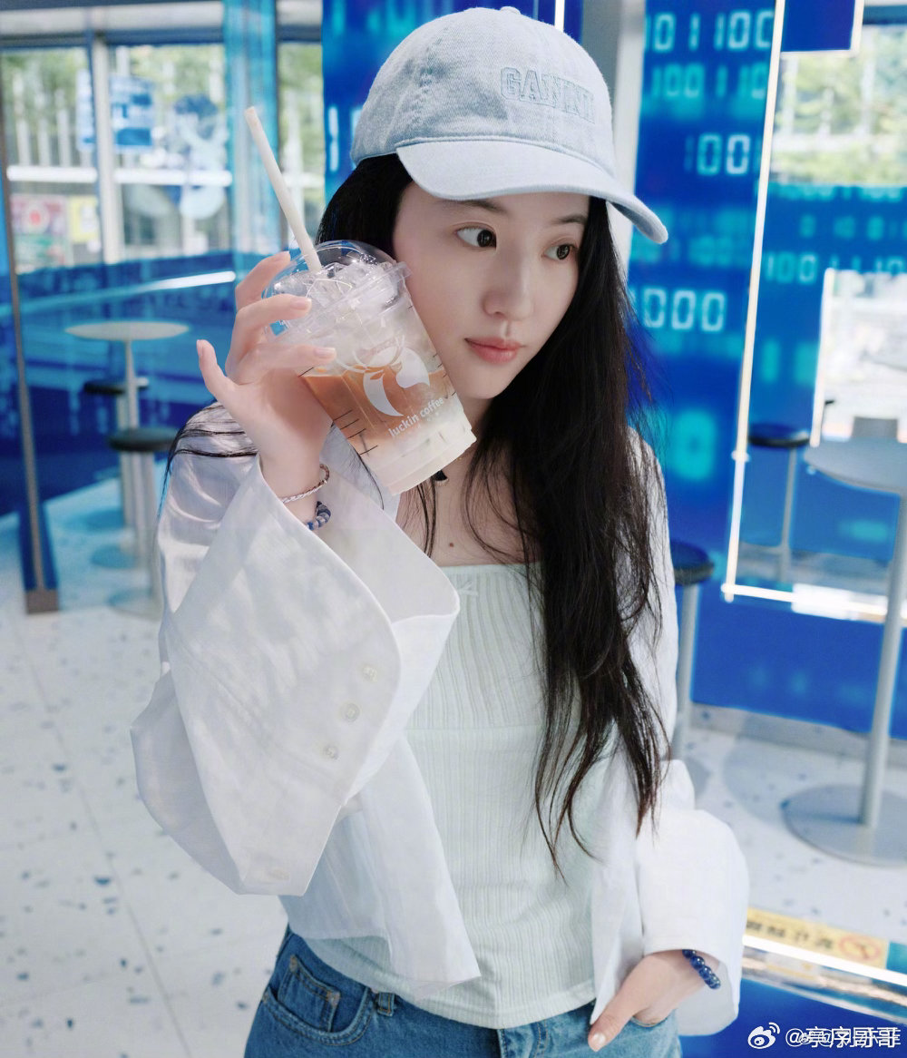 刘亦菲今夕是何年时间到底给刘亦菲带来了什么年少的时候没能读懂刘亦菲的美，随着岁月