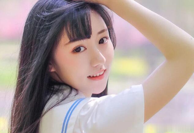 当你爱一个人，而他不爱你，你也许会想：“如果我变美一点、好一点、出色一点，他是不