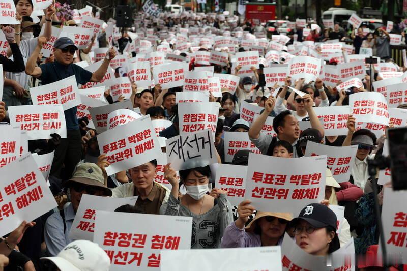 韩国地方选举选票短缺风波扩大 李在明下令彻查海外新鲜事 韩国近日爆发地方选举选票