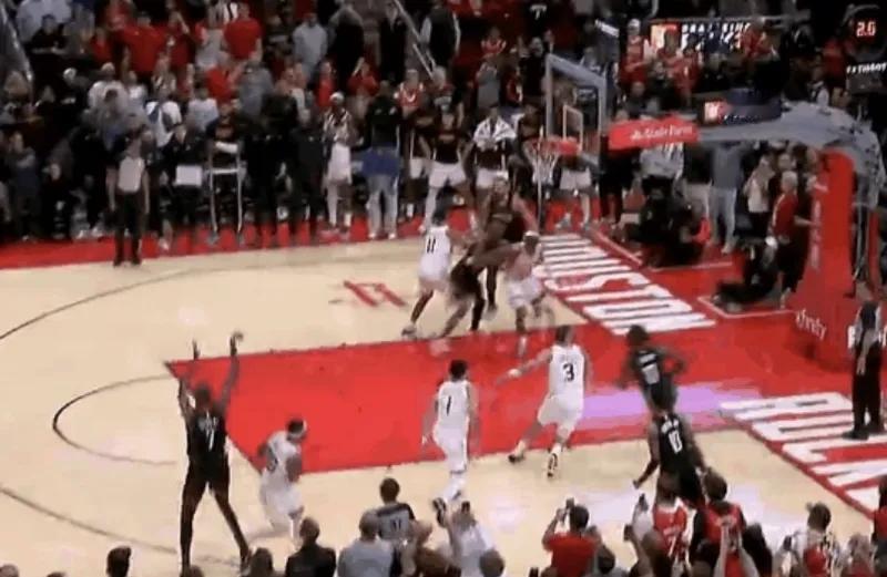 战旧主，杜兰特手撕前任，1.1秒火箭杜兰特完成绝杀，战胜太阳，三杀太阳！
这球真