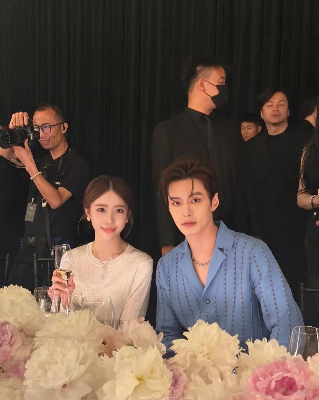 何与才是真正的电视机吧。。。 