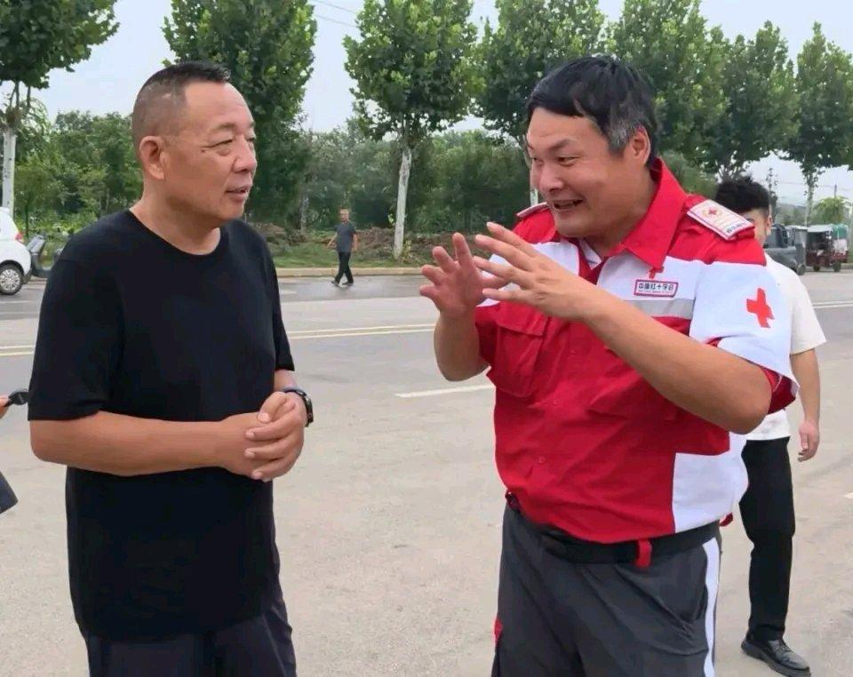 这事儿太暖了！许昌暴雨，山东泗水救援队千里驰援，六天五夜不停排涝。任务结束后，队
