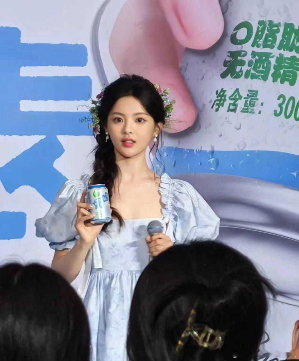 杨超越线下生图比精修好看 ​​​