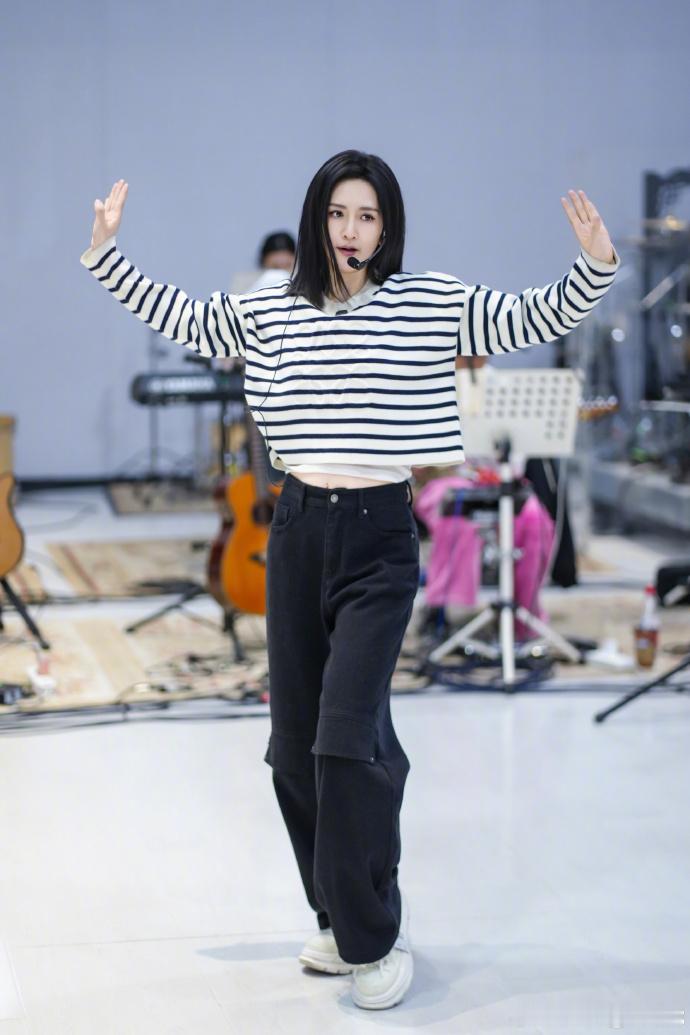 谢娜演唱会加场又秒了谢娜演唱会加场也秒罄了谢娜演唱会加场也秒罄了！啊啊啊期待见面