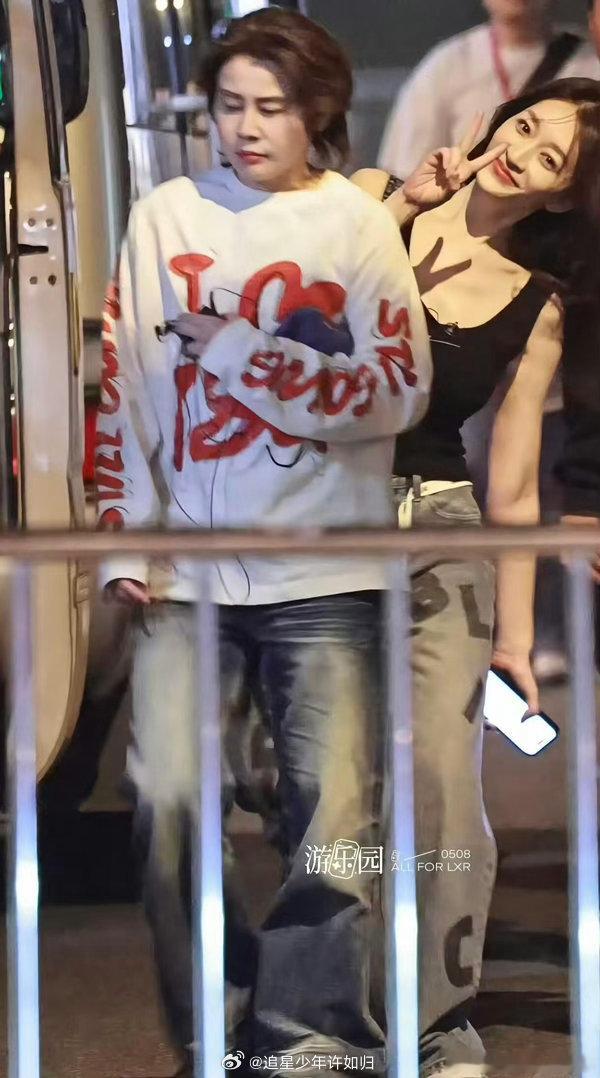 疑似王濛心甘情愿唱便利贴的原因 终于懂了！王濛不是爱唱便利贴，是爱看李小冉。濛主