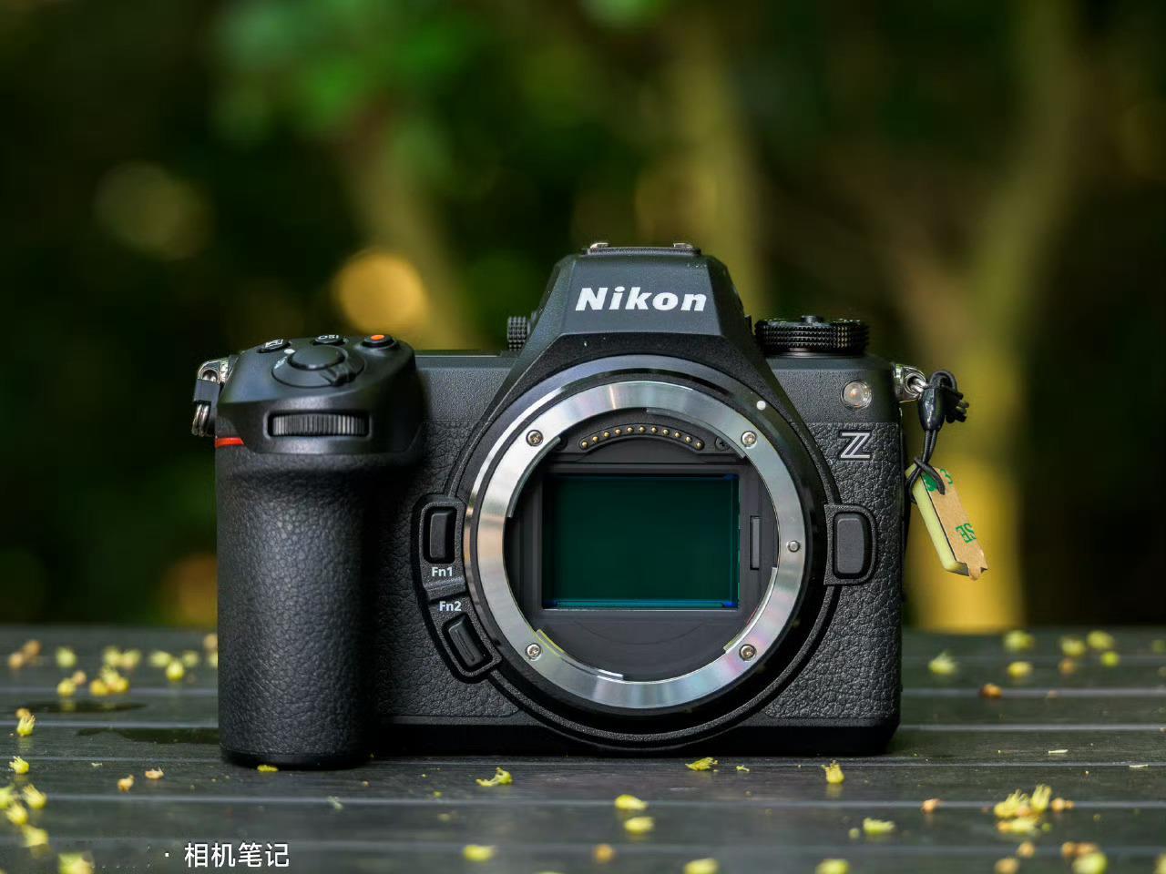 尼康Z6III全画幅微单先说大家最关心的问题：Z6III采用了新开发的【部分堆栈