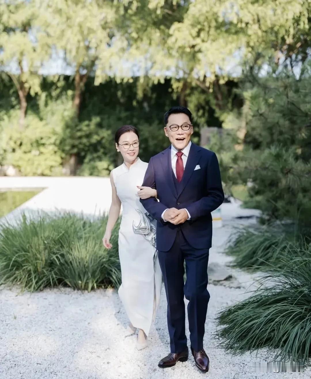 李国庆的两任妻子，身材样貌是现任好，财力是前任秒杀，而李国庆为什么选在这个时间结